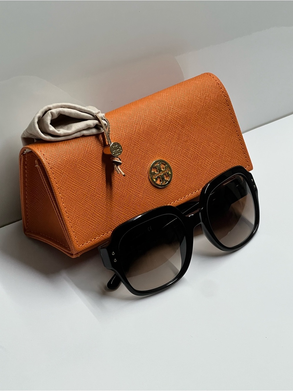 Tory Burch Sunglasses - Picture 4 of 6